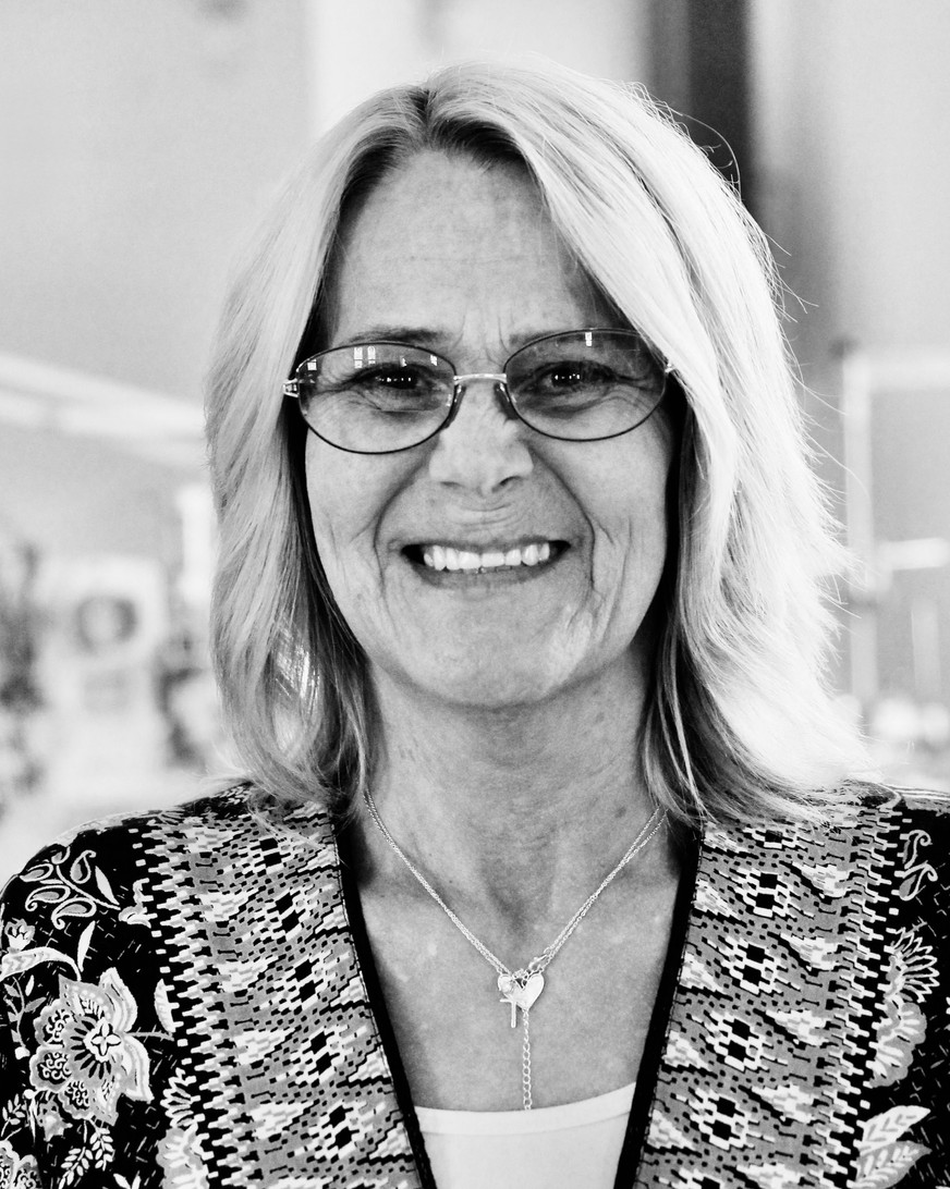 Portrait of Teresa, a member of the Hocking Hills Garment Center team